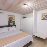 Art & Vakantiehuis Pánormos